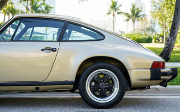 Porsche-911-Coupe-1982-Gold-Brown-106407-4