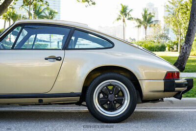 Porsche-911-Coupe-1982-Gold-Brown-106407-4