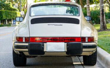 Porsche-911-Coupe-1982-Gold-Brown-106407-6