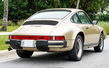 Porsche-911-Coupe-1982-Gold-Brown-106407-7