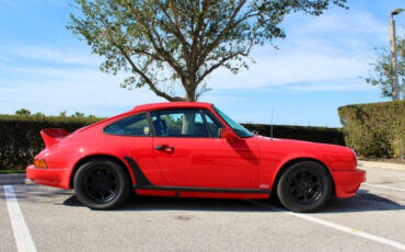 Porsche-911-Coupe-1982-Red-Black-244551-1