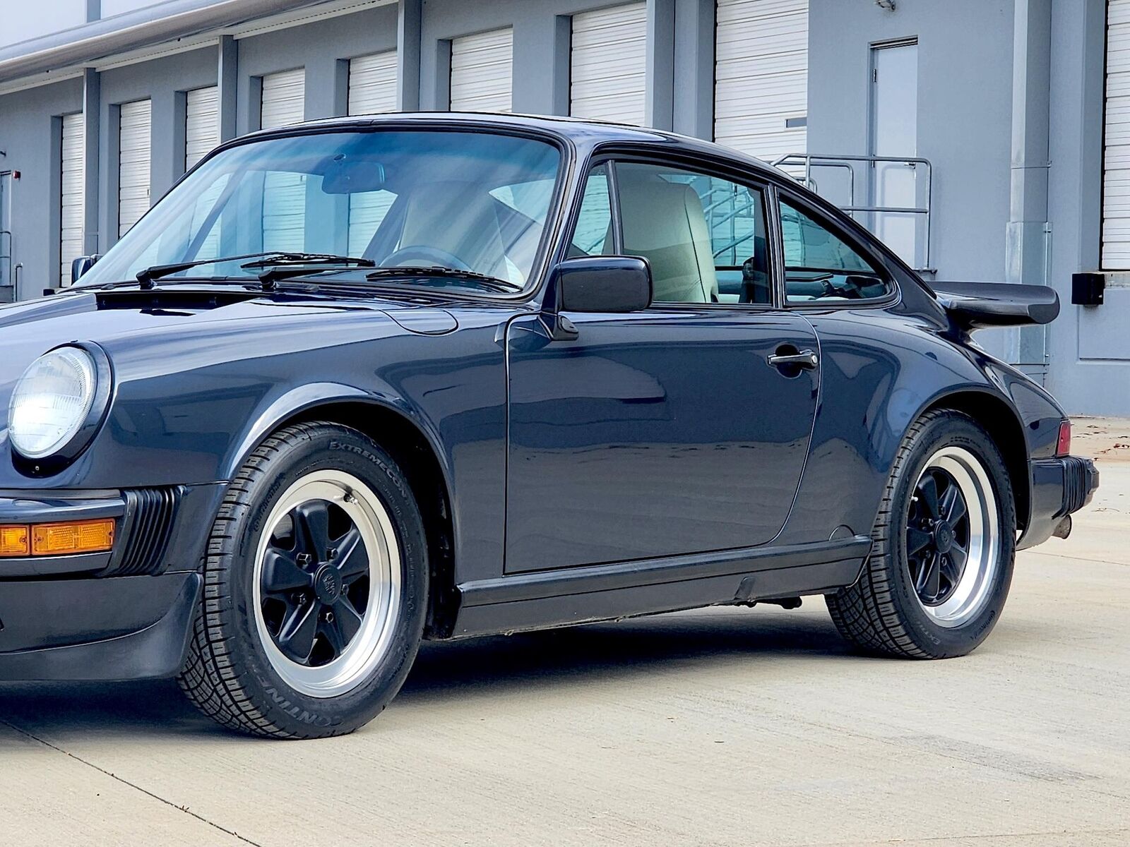 Porsche-911-Coupe-1988-Blue-Beige-56768-9