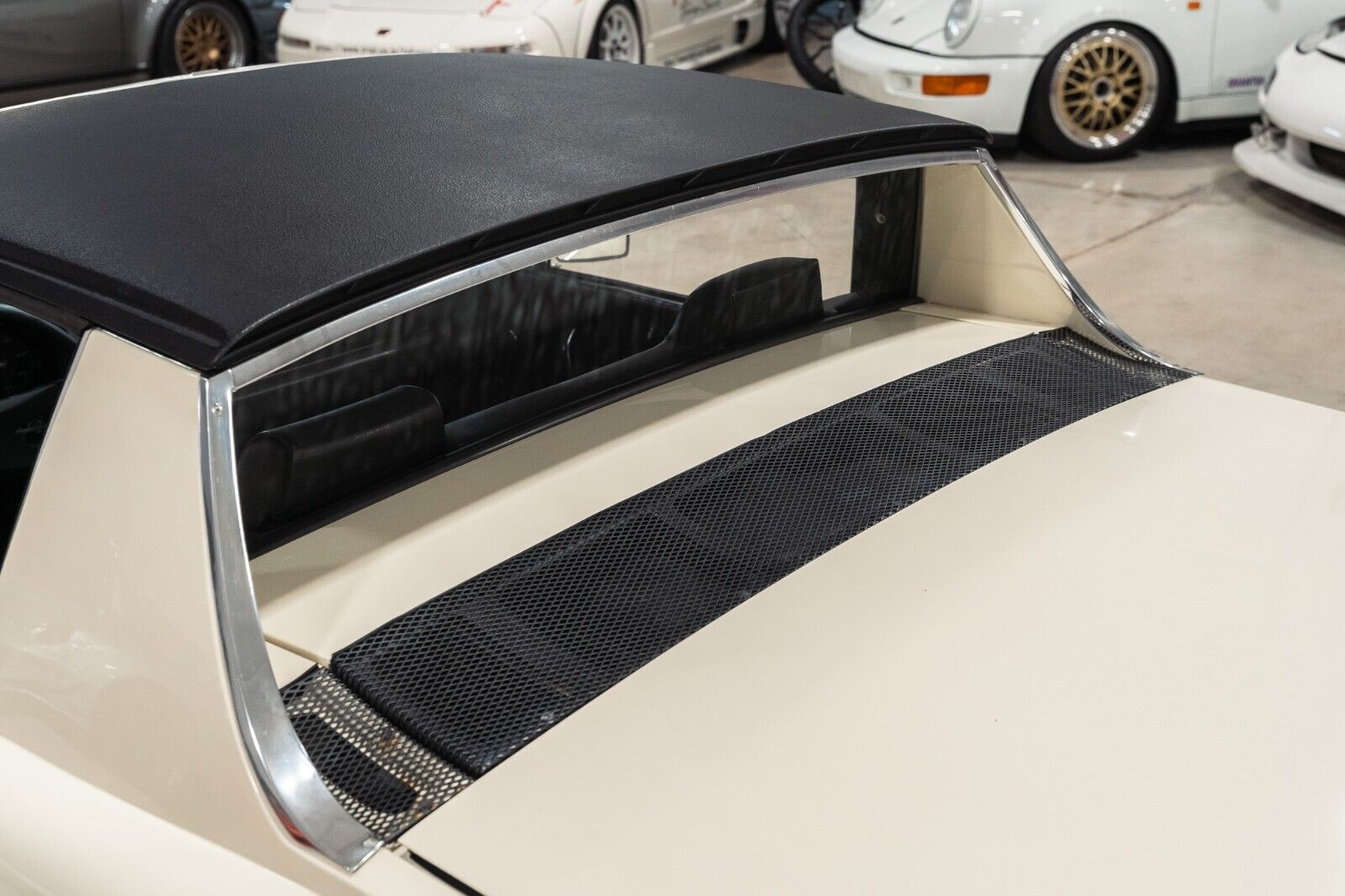 Porsche-914-1971-Light-Ivory-Black-62764-10