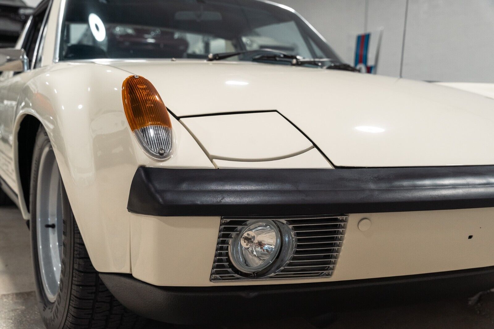 Porsche-914-1971-Light-Ivory-Black-62764-9