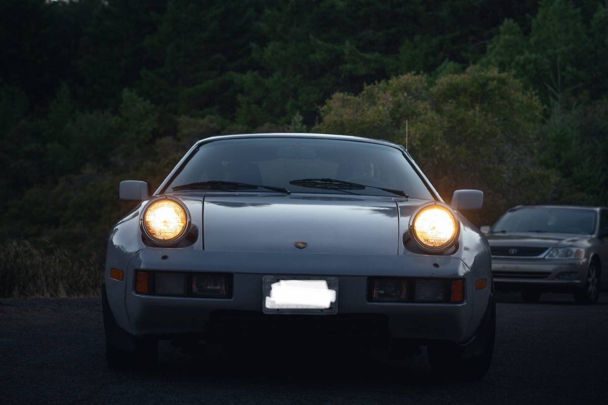 Porsche-928-1981-209214-1