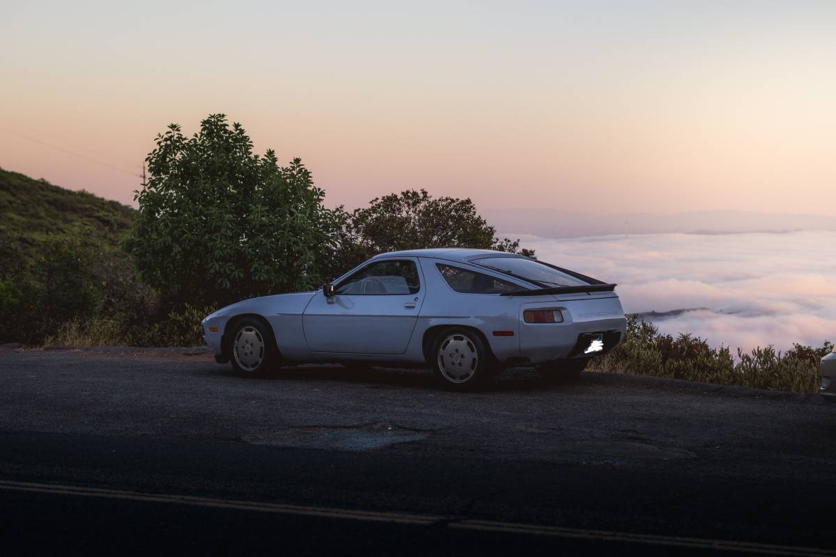 Porsche-928-1981-209214-6