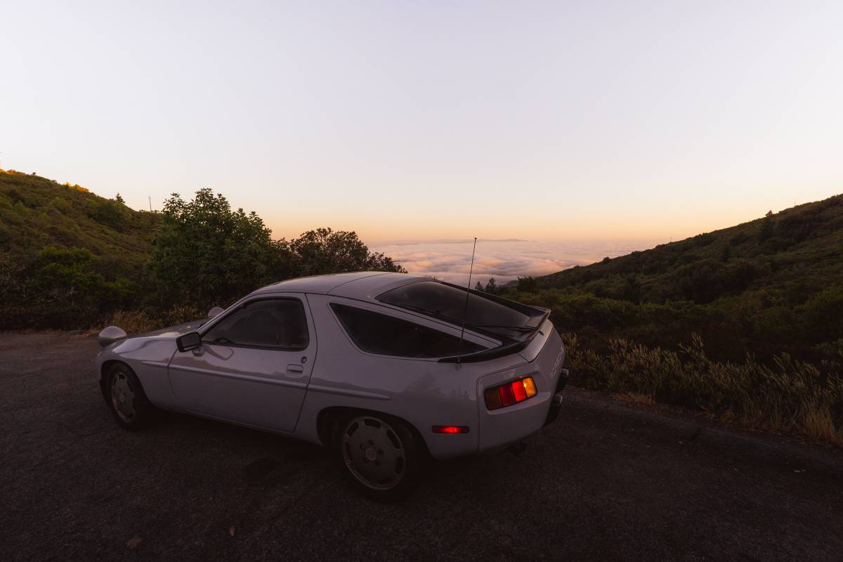 Porsche-928-1981-209214-7