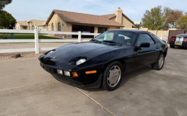 Porsche-928-1981-black-130357-3