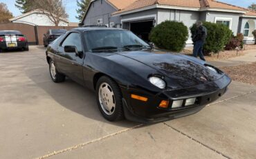 Porsche-928-1981-black-130357