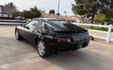 Porsche-928-1981-black-130357-5