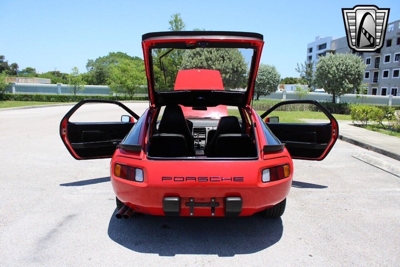 Porsche-928-1982-Red-Black-66348-11