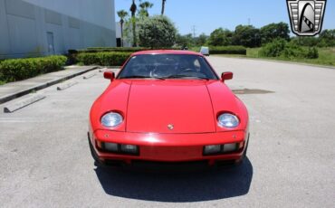 Porsche-928-1982-Red-Black-66348-2