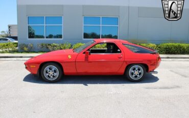 Porsche-928-1982-Red-Black-66348-4