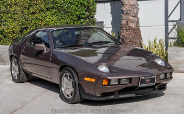 Porsche 928  1984