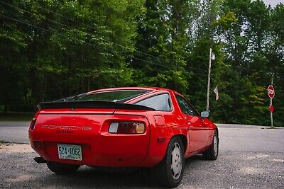 Porsche-928-1985-Red-108470-15