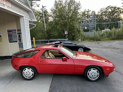 Porsche-928-1985-Red-108470-24