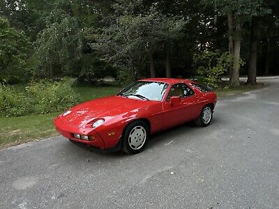 Porsche-928-1985-Red-108470-28