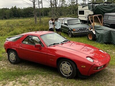 Porsche-928-1985-Red-108470-3