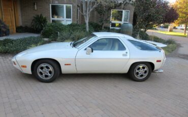 Porsche-928-Coupe-1980-White-Tan-230464-1