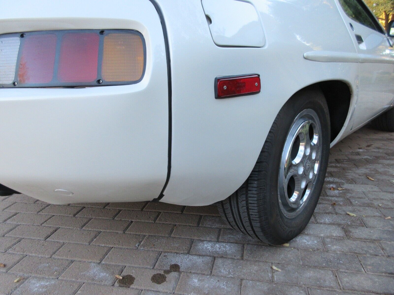 Porsche-928-Coupe-1980-White-Tan-230464-6