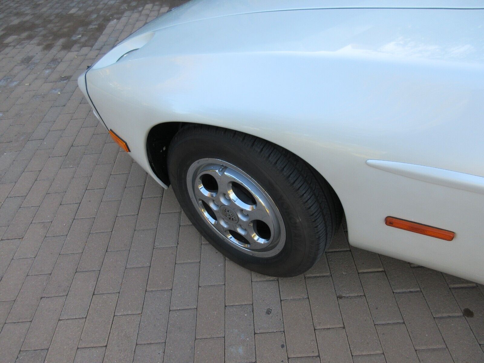 Porsche-928-Coupe-1980-White-Tan-230464-8