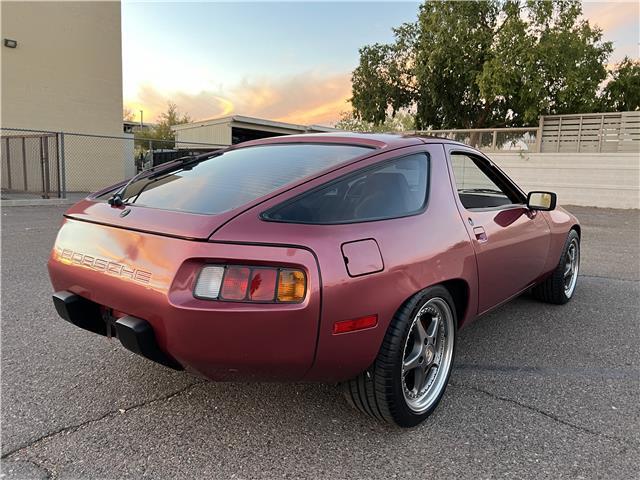 Porsche-928-Coupe-1982-Red-Tan-119091-10