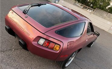 Porsche-928-Coupe-1982-Red-Tan-119091-11