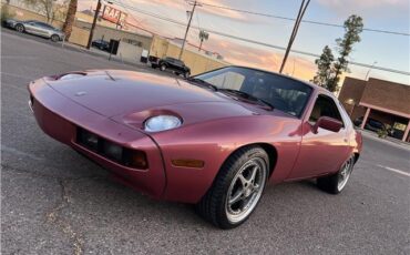 Porsche-928-Coupe-1982-Red-Tan-119091-3