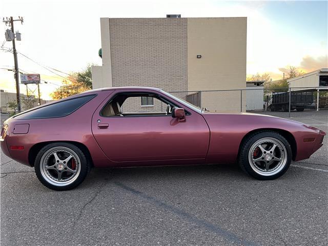 Porsche-928-Coupe-1982-Red-Tan-119091-5