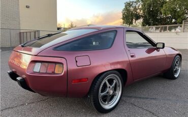 Porsche-928-Coupe-1982-Red-Tan-119091-8