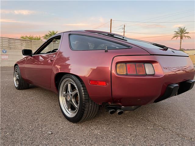 Porsche-928-Coupe-1982-Red-Tan-119091-9