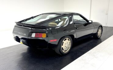 Porsche-928-Coupe-1984-Black-Tan-105126-4