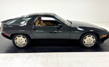 Porsche-928-Coupe-1984-Black-Tan-105126-5