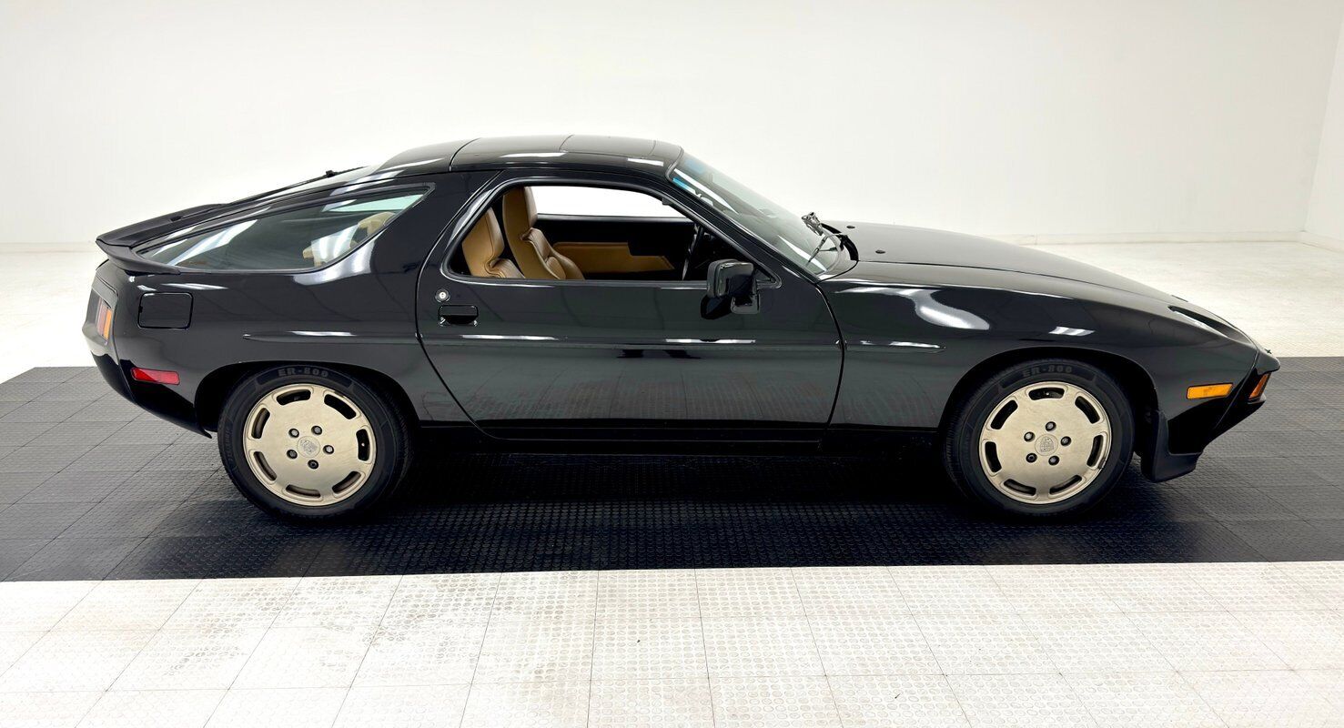 Porsche-928-Coupe-1984-Black-Tan-105126-5