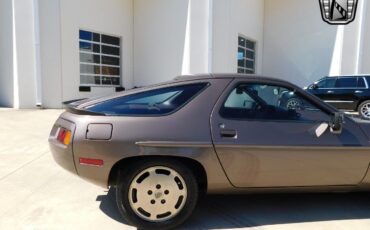 Porsche-928-Coupe-1984-Gray-Maroon-8779-11