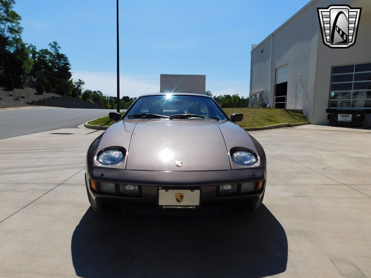 Porsche-928-Coupe-1984-Gray-Maroon-8779-3