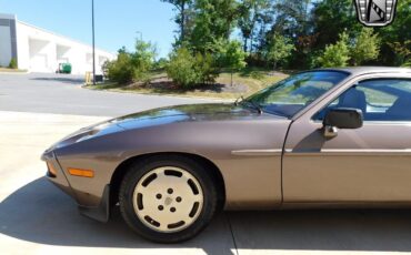 Porsche-928-Coupe-1984-Gray-Maroon-8779-5