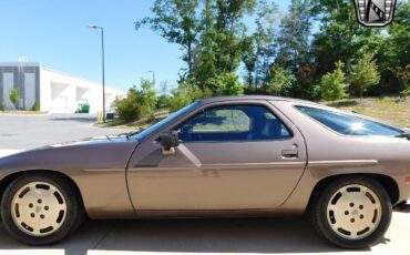 Porsche-928-Coupe-1984-Gray-Maroon-8779-6