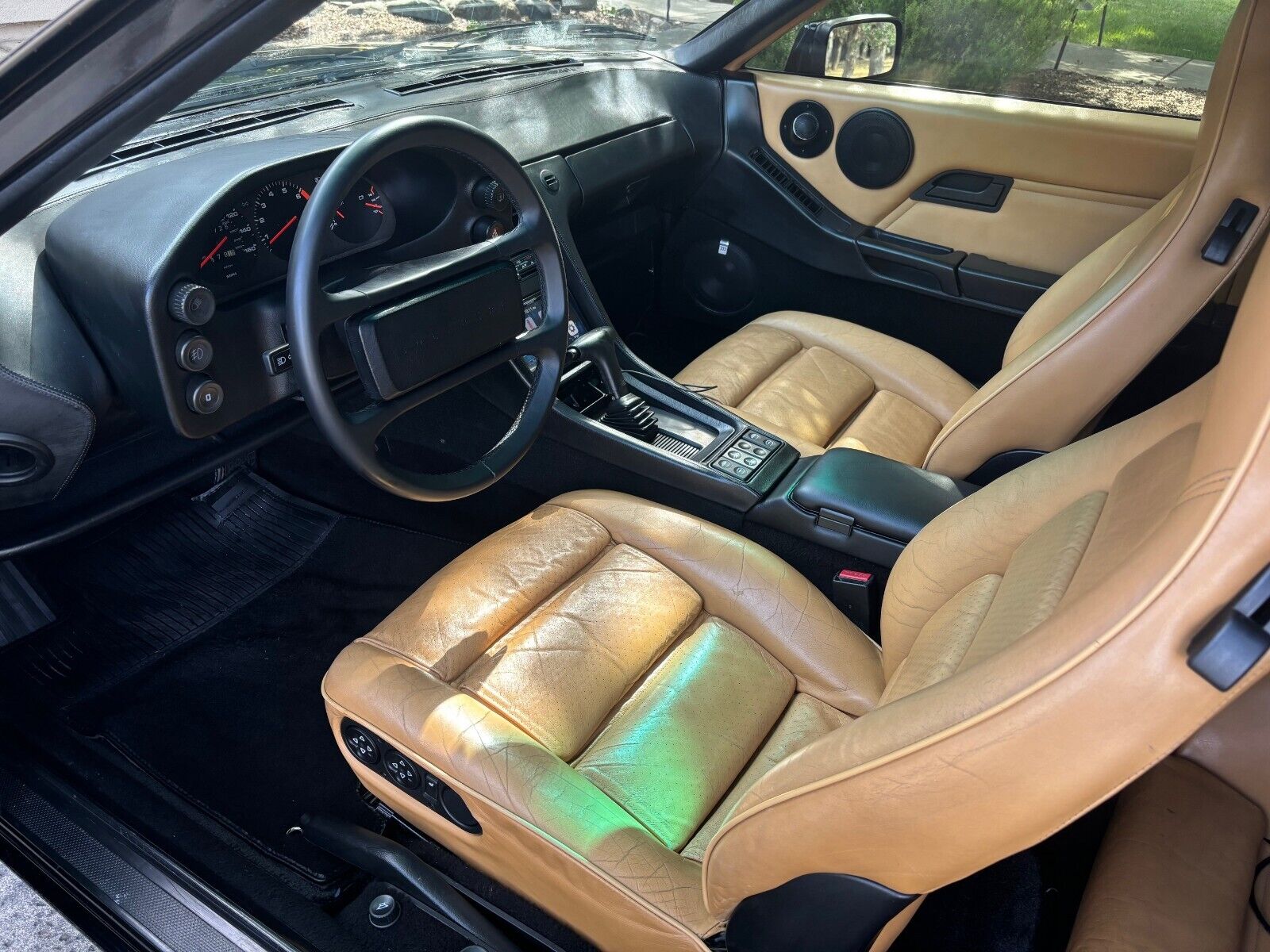 Porsche-928-Coupe-1985-Black-Tan-154175-12