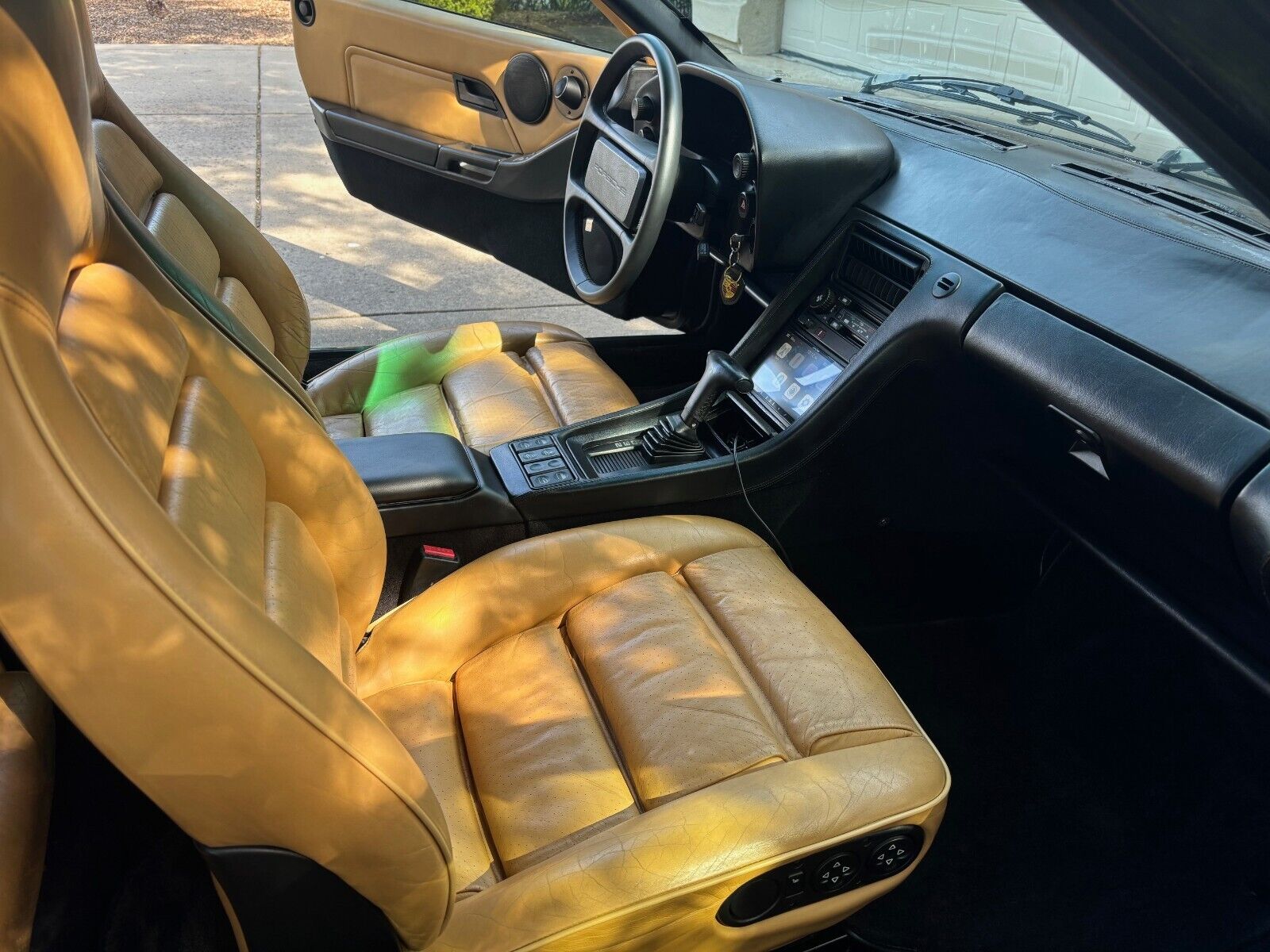 Porsche-928-Coupe-1985-Black-Tan-154175-14