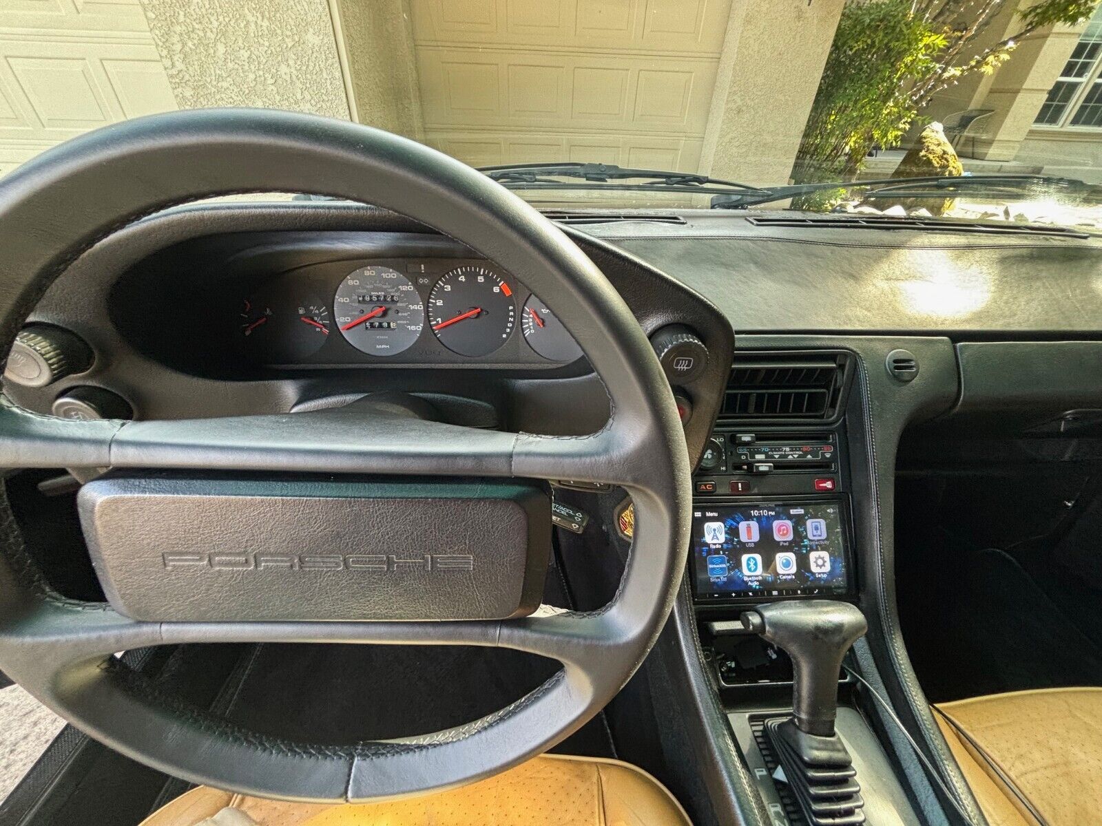 Porsche-928-Coupe-1985-Black-Tan-154175-17