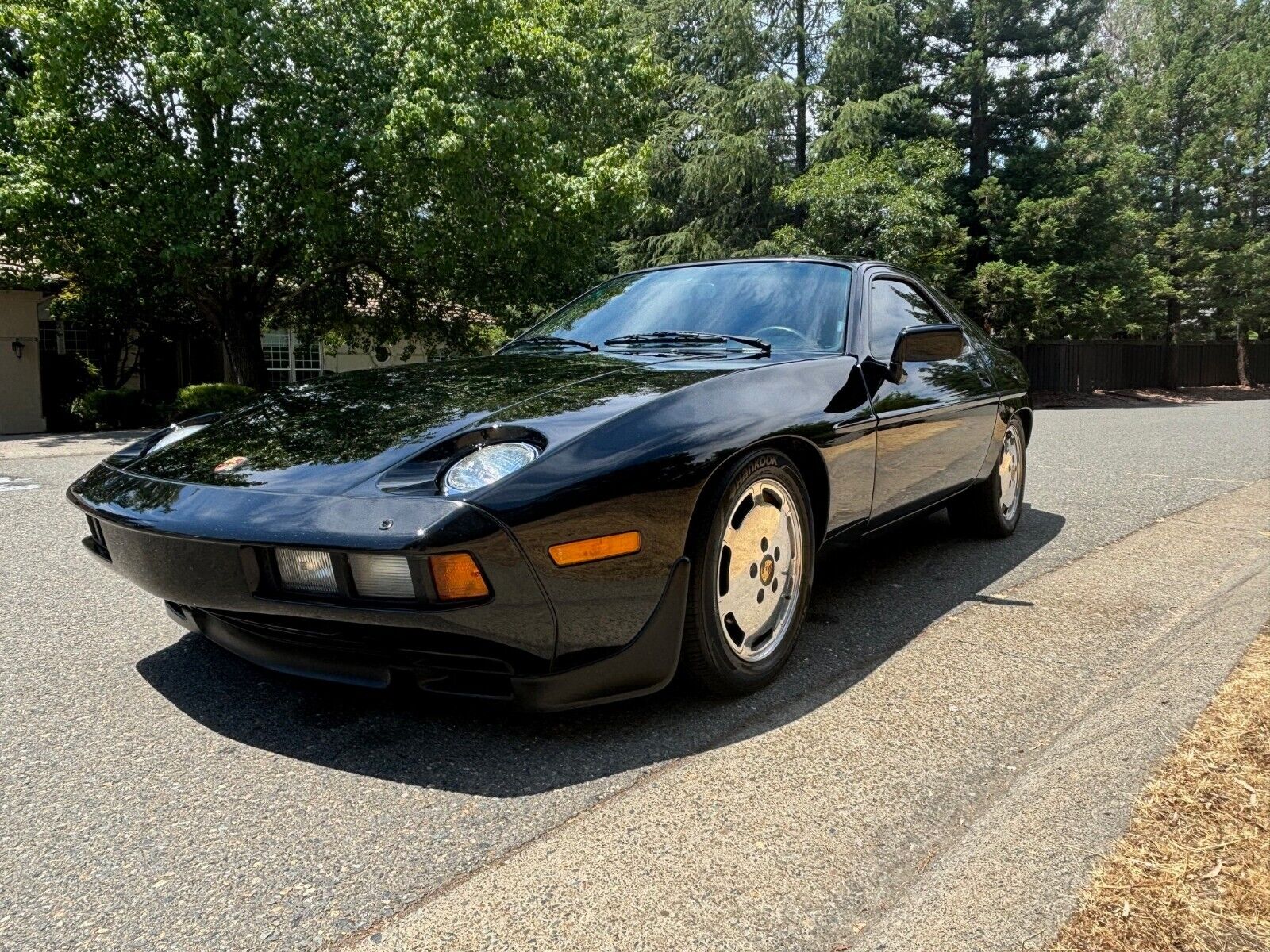 Porsche-928-Coupe-1985-Black-Tan-154175-2