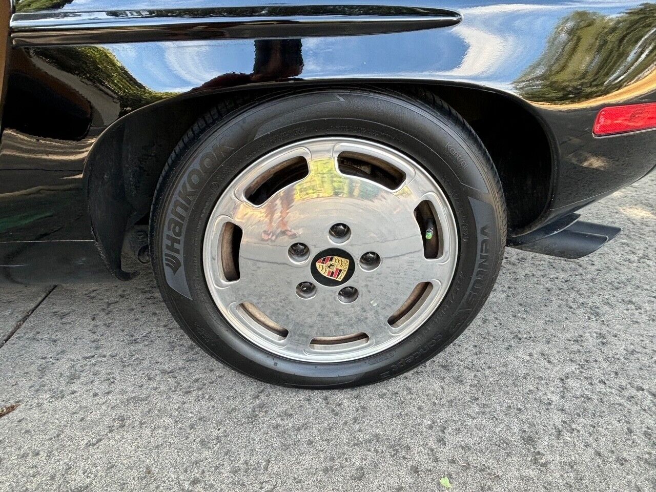 Porsche-928-Coupe-1985-Black-Tan-154175-27