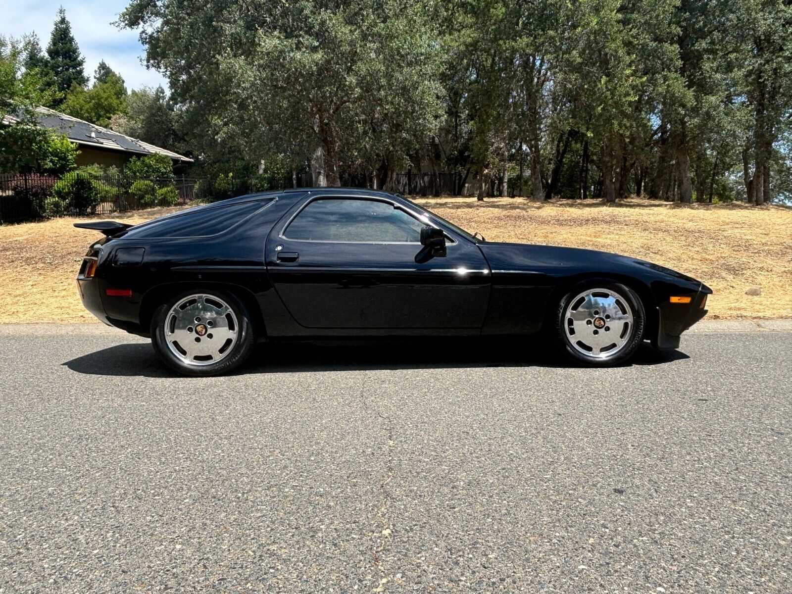 Porsche-928-Coupe-1985-Black-Tan-154175-3