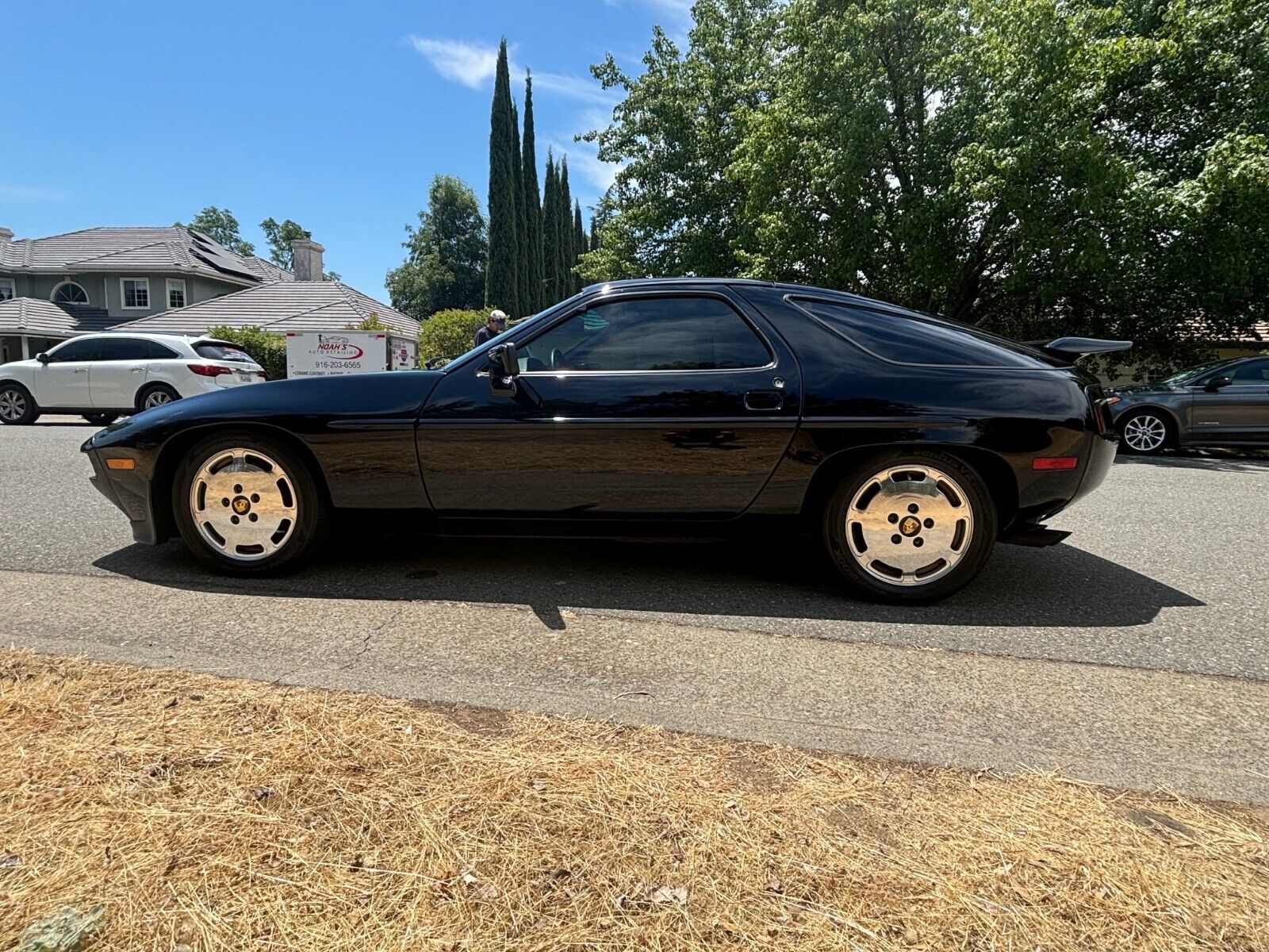 Porsche-928-Coupe-1985-Black-Tan-154175-4