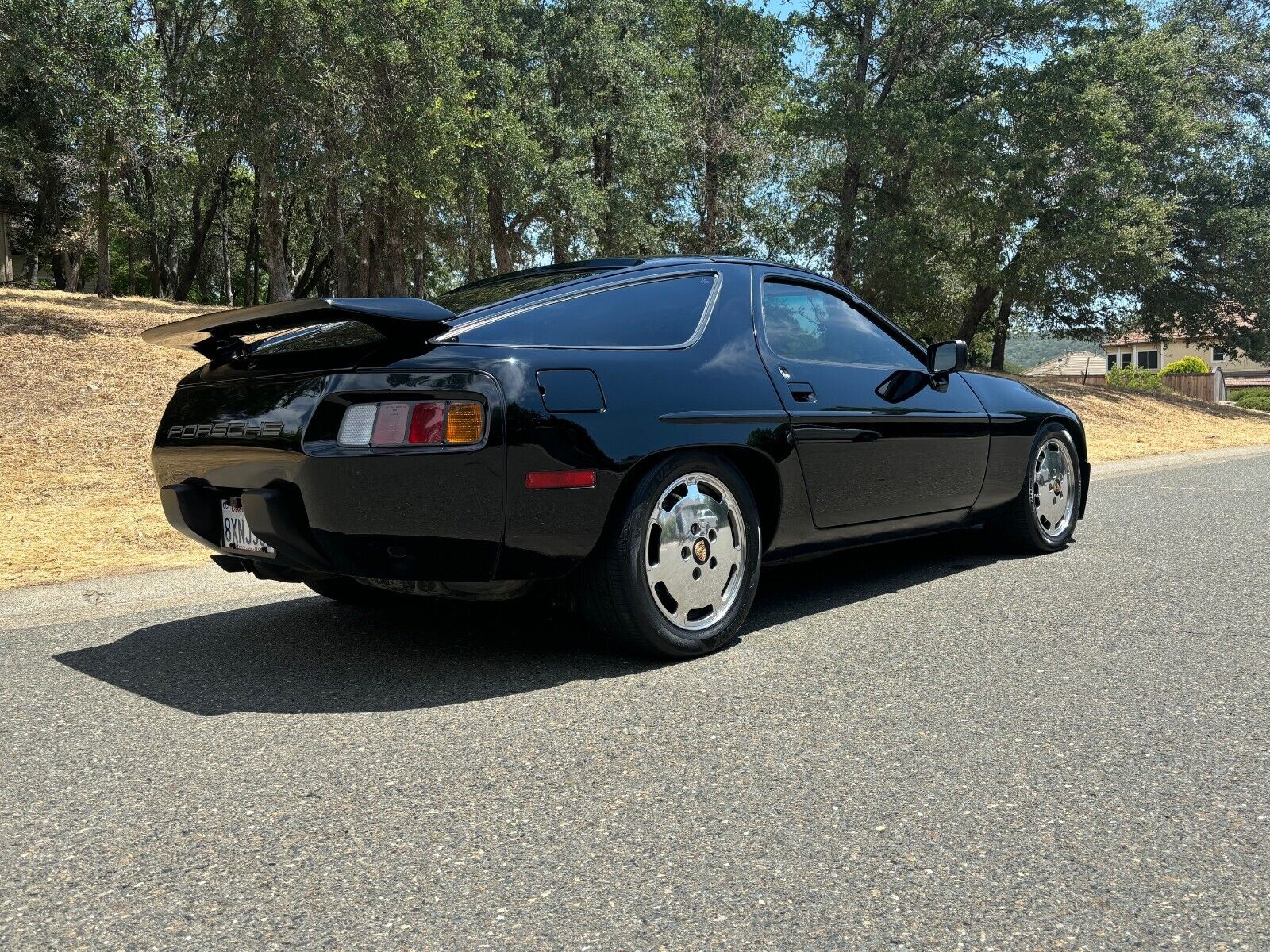 Porsche-928-Coupe-1985-Black-Tan-154175-5