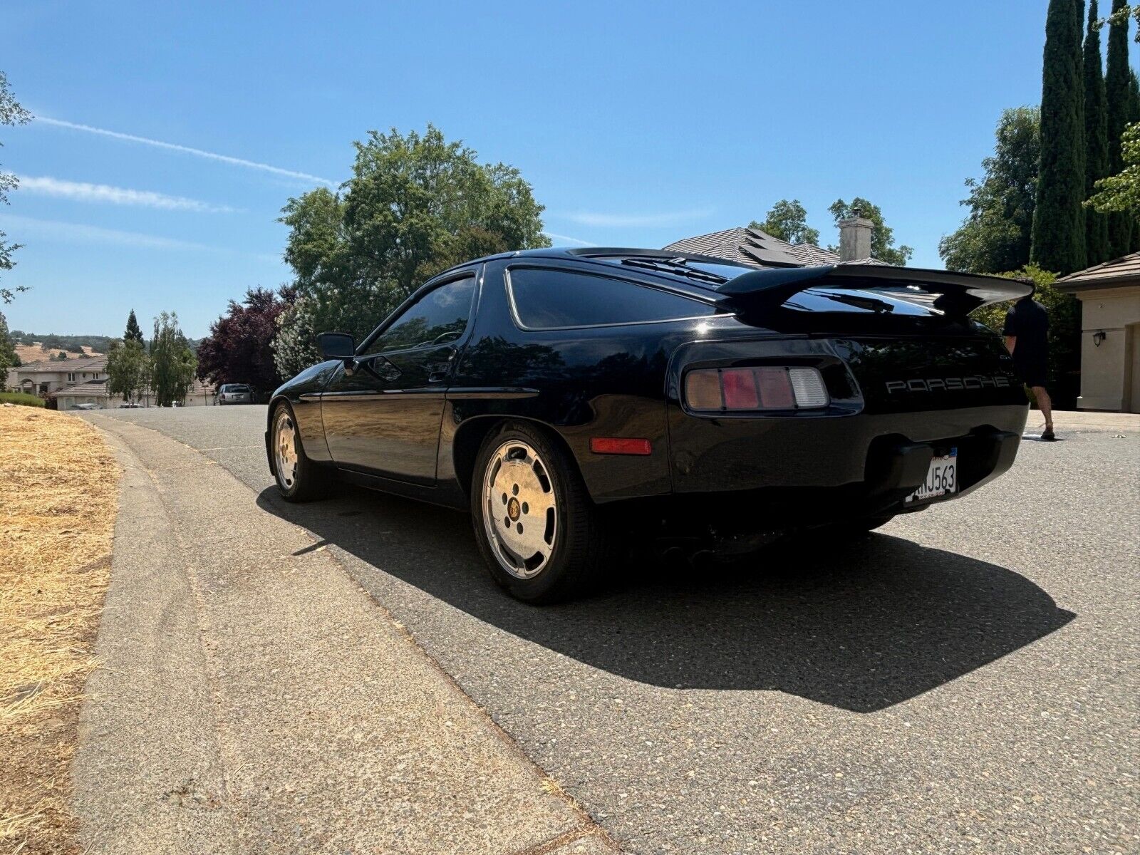 Porsche-928-Coupe-1985-Black-Tan-154175-7