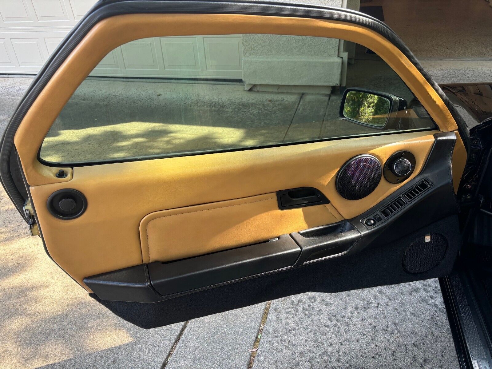 Porsche-928-Coupe-1985-Black-Tan-154175-8