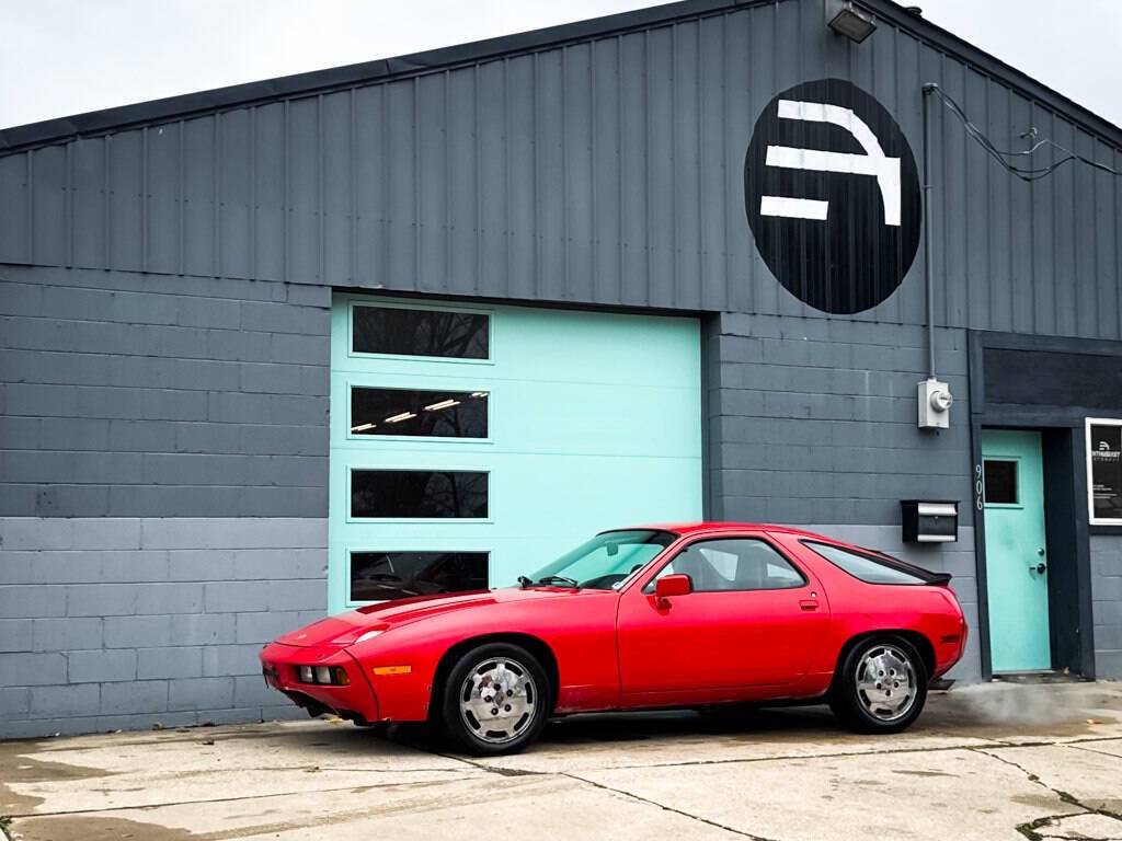 Porsche-928-Coupe-1986-Red-Black-146771-1