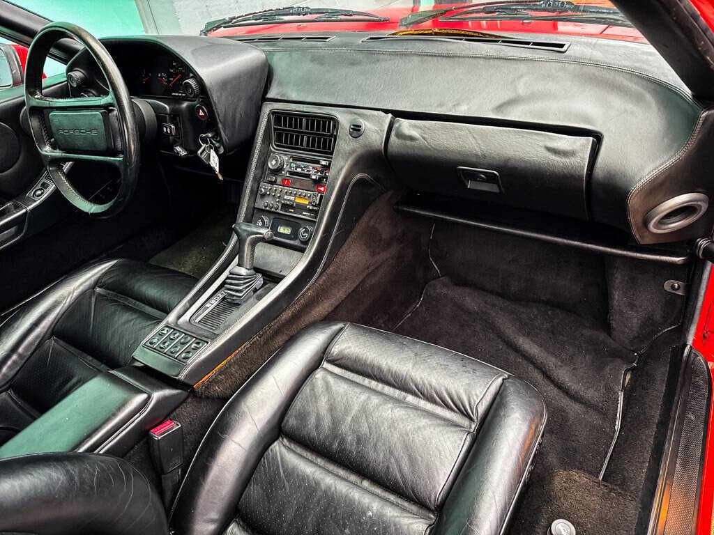 Porsche-928-Coupe-1986-Red-Black-146771-29